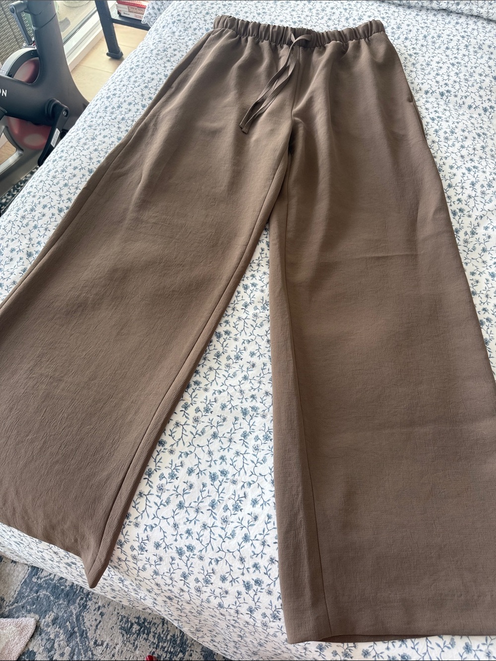 Aritzia Effortless trouser - crepette size M
